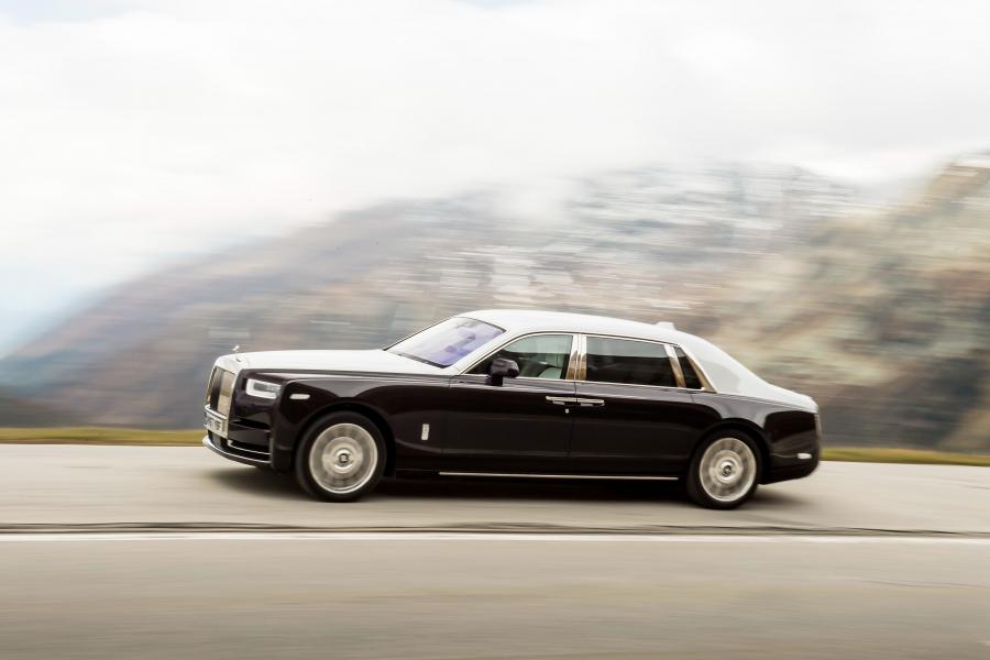  Rolls-Royce Phantom EWB 2017 года  (UK) (фото 31 из 40)